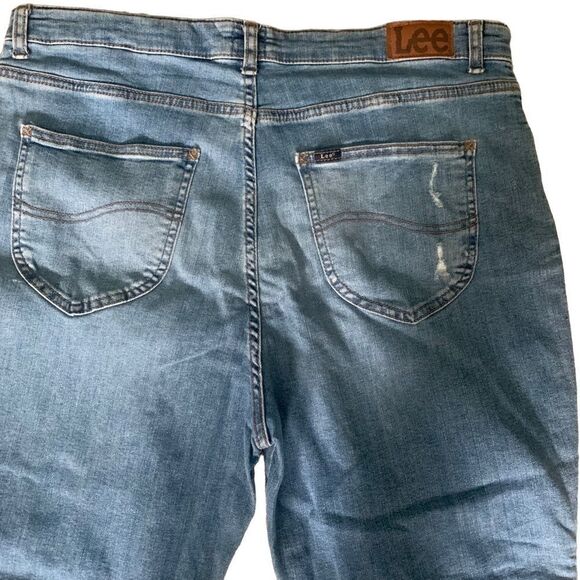 Lee Heritage Light Wash High-Rise Distressed Kick Flare Jeans Size 18M - Picture 6 of 12